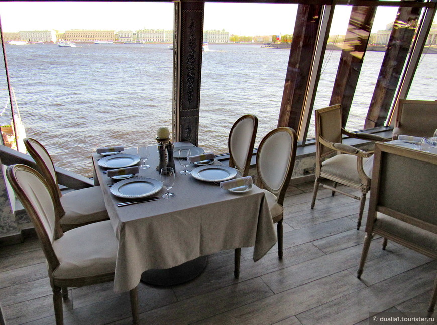 Ресторан с панорамным видом на Неву