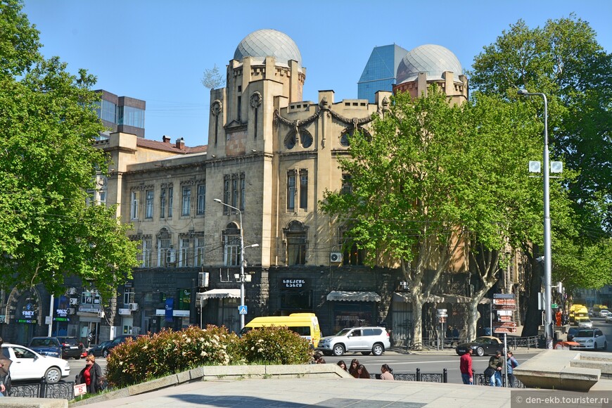 Тбилиси, окрестности метро Руставели