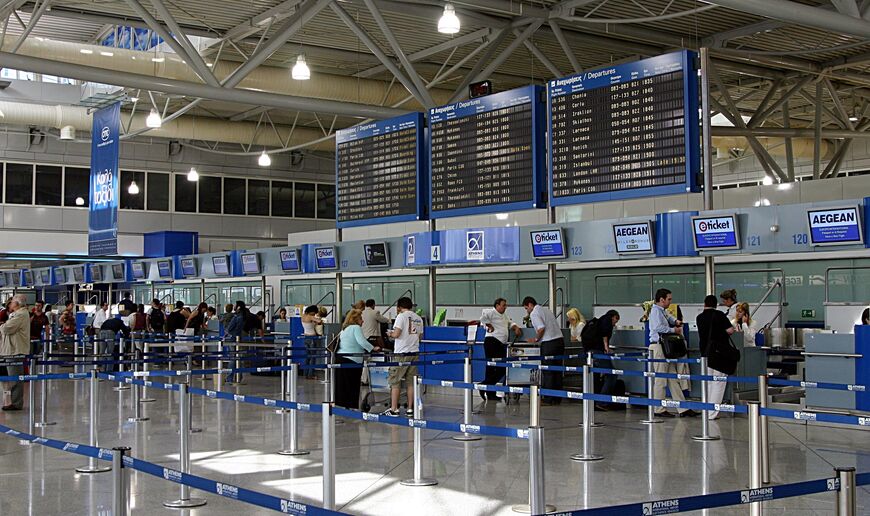 Зона регистрации в аэропорту Элефтериос Венизелос