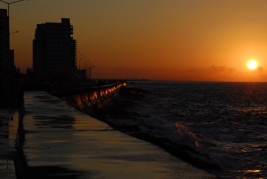 Гавана. Малекон на закате. Море.
