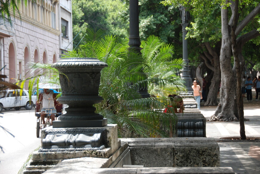 Сквер на Прадо. Гавана.
