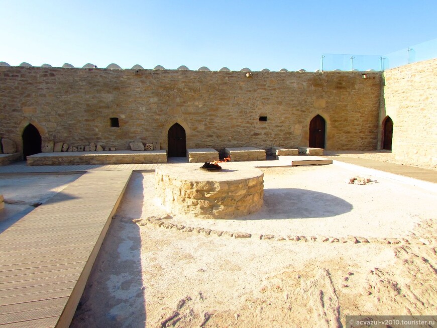 Есенин в Азербайджане и принципиальный гид крепости Мардакяны