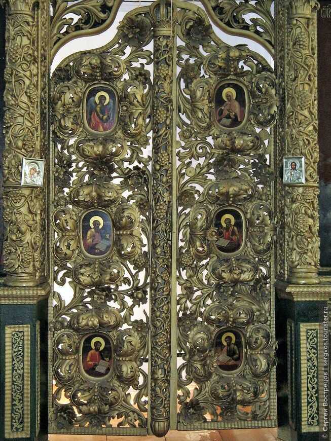 Царские врата иконостаса в церкви Иоанна Богослова (фото Натальи К.) 