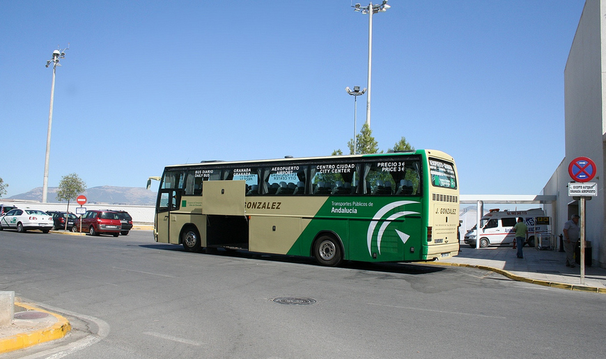 Автобусы в аэропорту Гранады