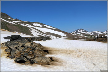 На Камчатке в кратере вулкана Мутновский возникло озеро 