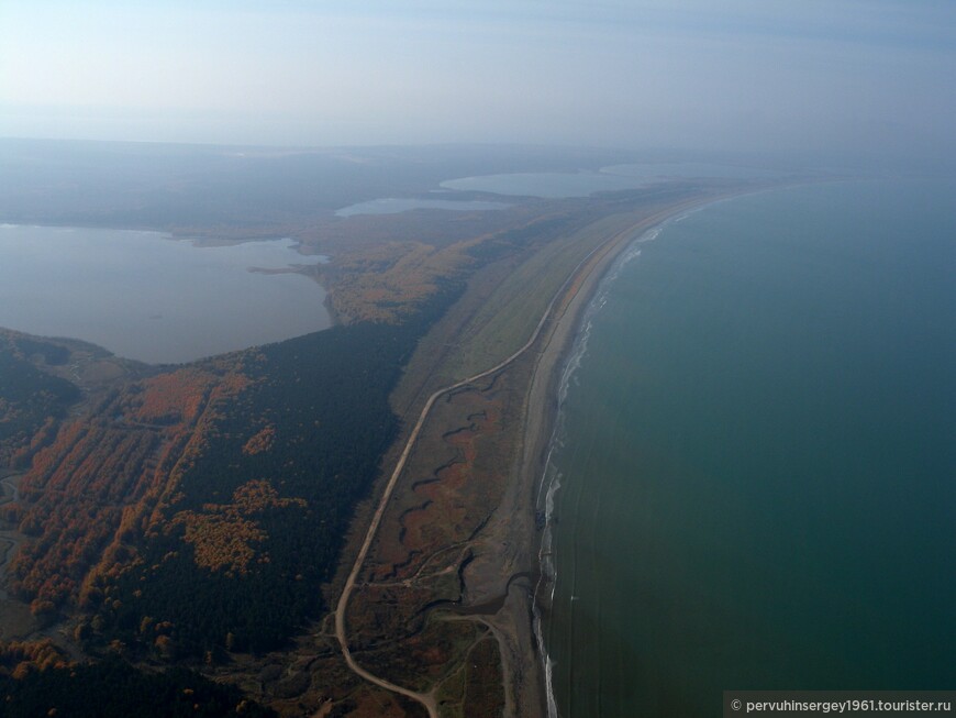 Озера Айруп, Донецкое и Русское. Фото снято с параплана, предоставлено В.А. Мелким 