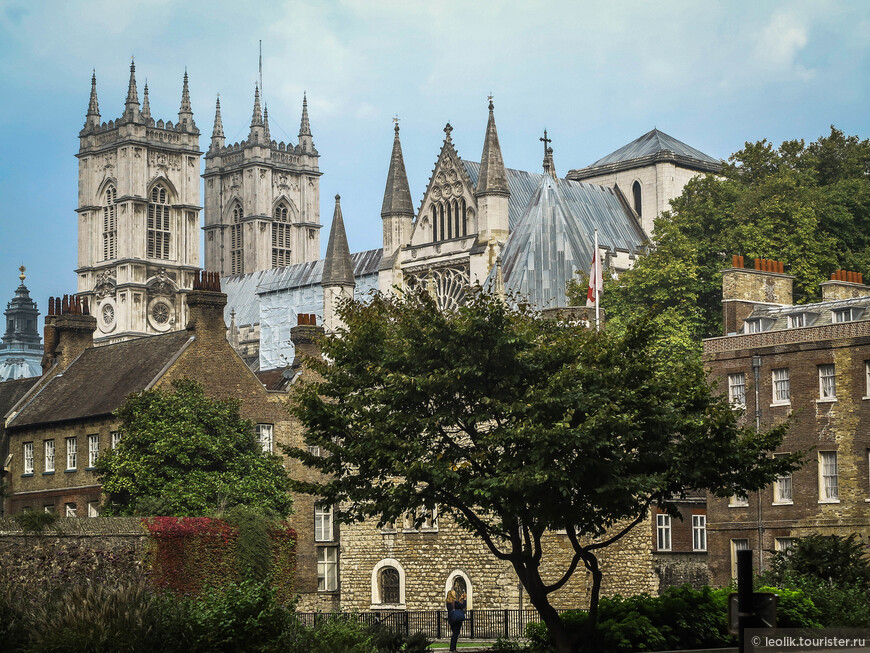 Вестминстерское аббатство троилась с перерывами с 1245 по 1745 годы, хотя первые упоминания о церкви на этом месте относятся к VII-X векам. Традиционное место коронации и захоронения монархов Великобритании.