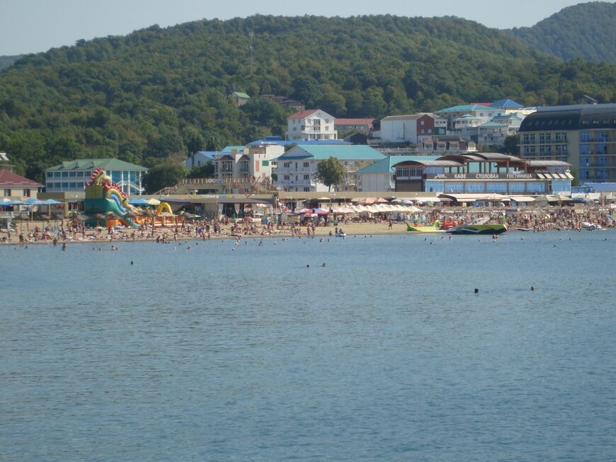 Пляж «Золотой берег» в Лермонтово