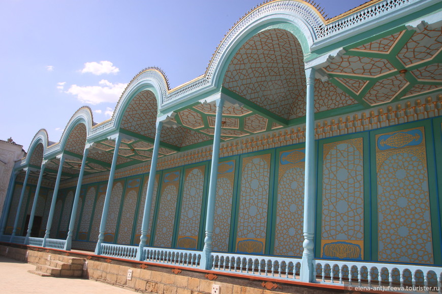 Яркий дворец эмира в Бухаре