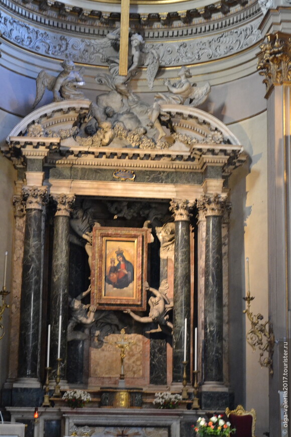 Чудотворный образ Богородицы- Санта Мария деи Мираколи.