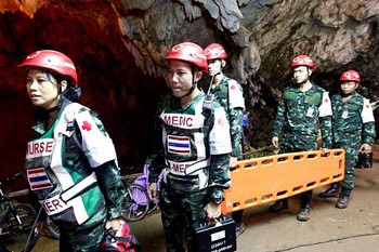 В Таиланде спасли всех детей из затопленной пещеры 
