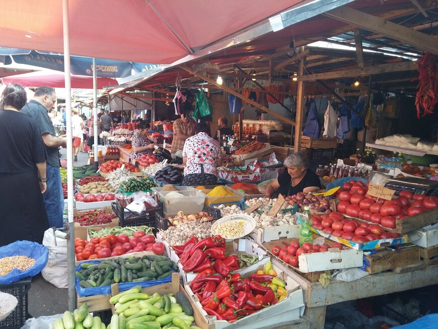 Уличная торговля на Дезертирском рынке