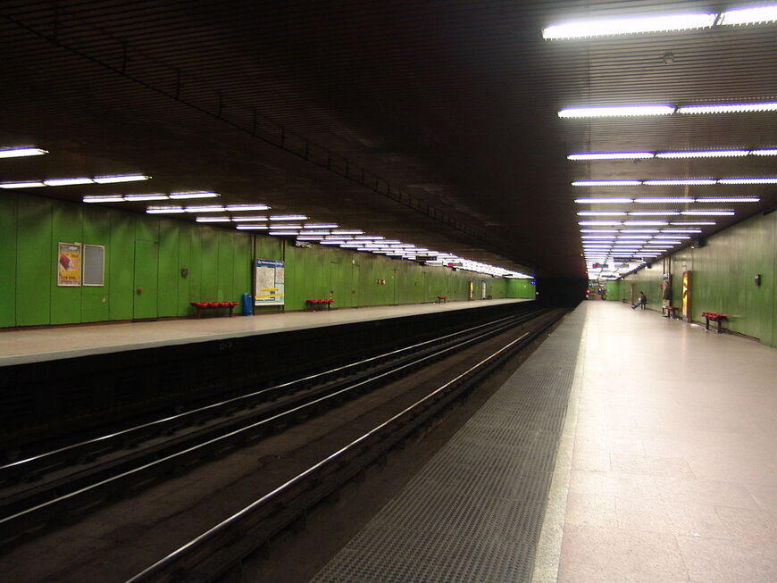 Станция метро Nepliget