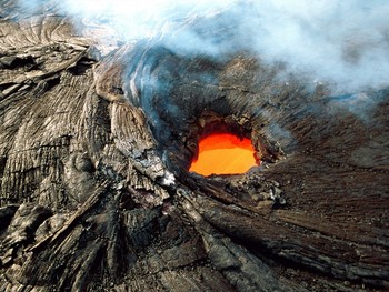 Туристов предупредили об опасности нового извержения вулкана на Гавайях