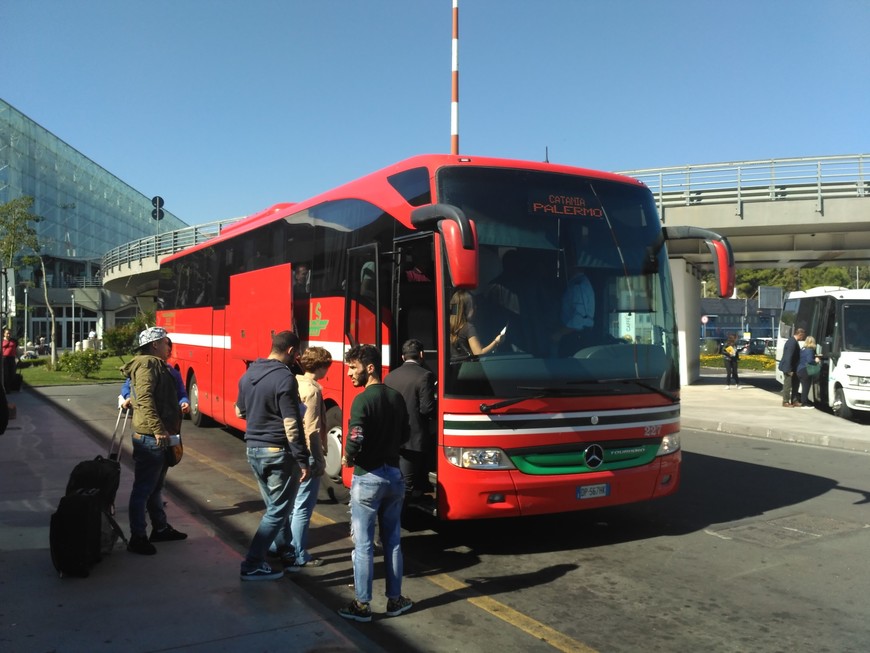 Отъезд рейсовых автобусов из аэропорта Катании