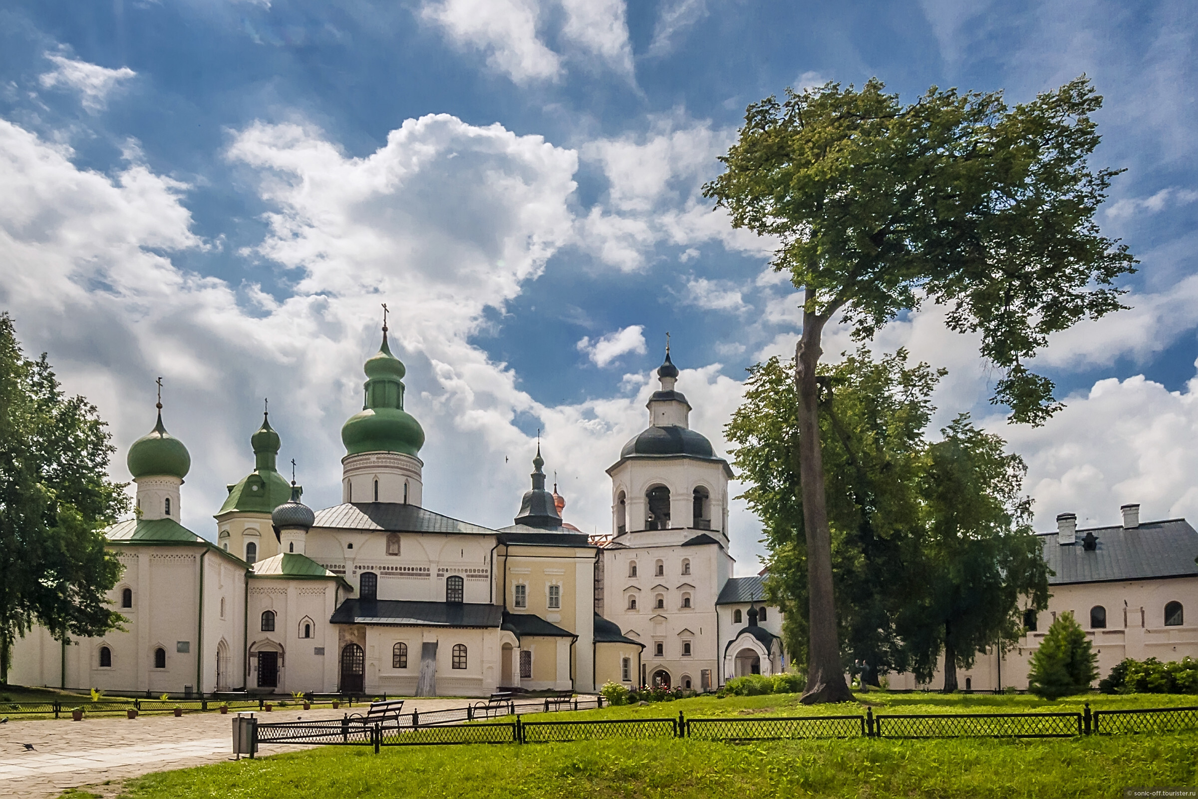 Белозерский монастырь святые