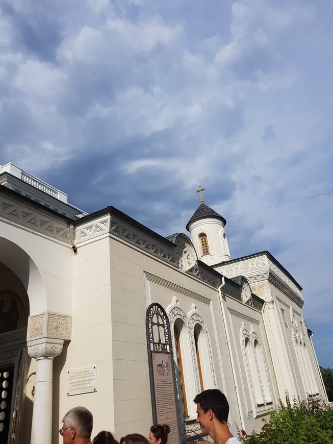 Крестовоздвиженская церковь, в которой происходило принятие присяги на верность Российскому престолу Николаем II и принятие православия Александрой Федоровной