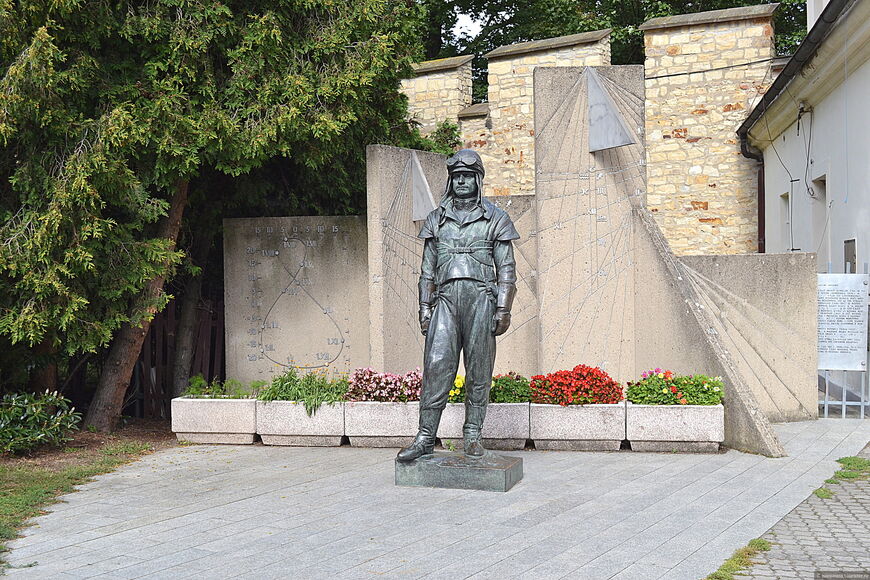 Памятник основателю обсерватории Растиславу Штефанику