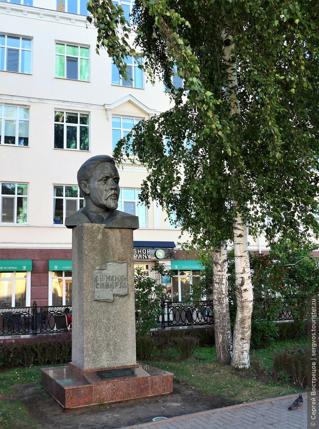 Памятник писателю Д.Н. Мамину-Сибиряку