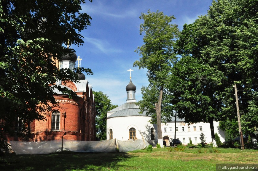Свято-Введенский женский монастырь в Покрове