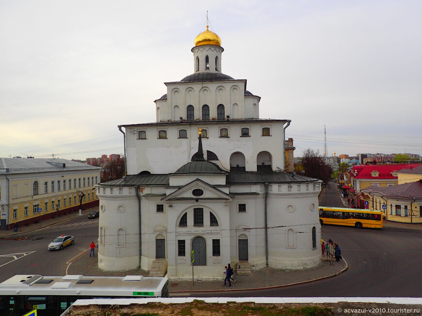Троицкая старообрядческая церковь и Золотые ворота Владимира