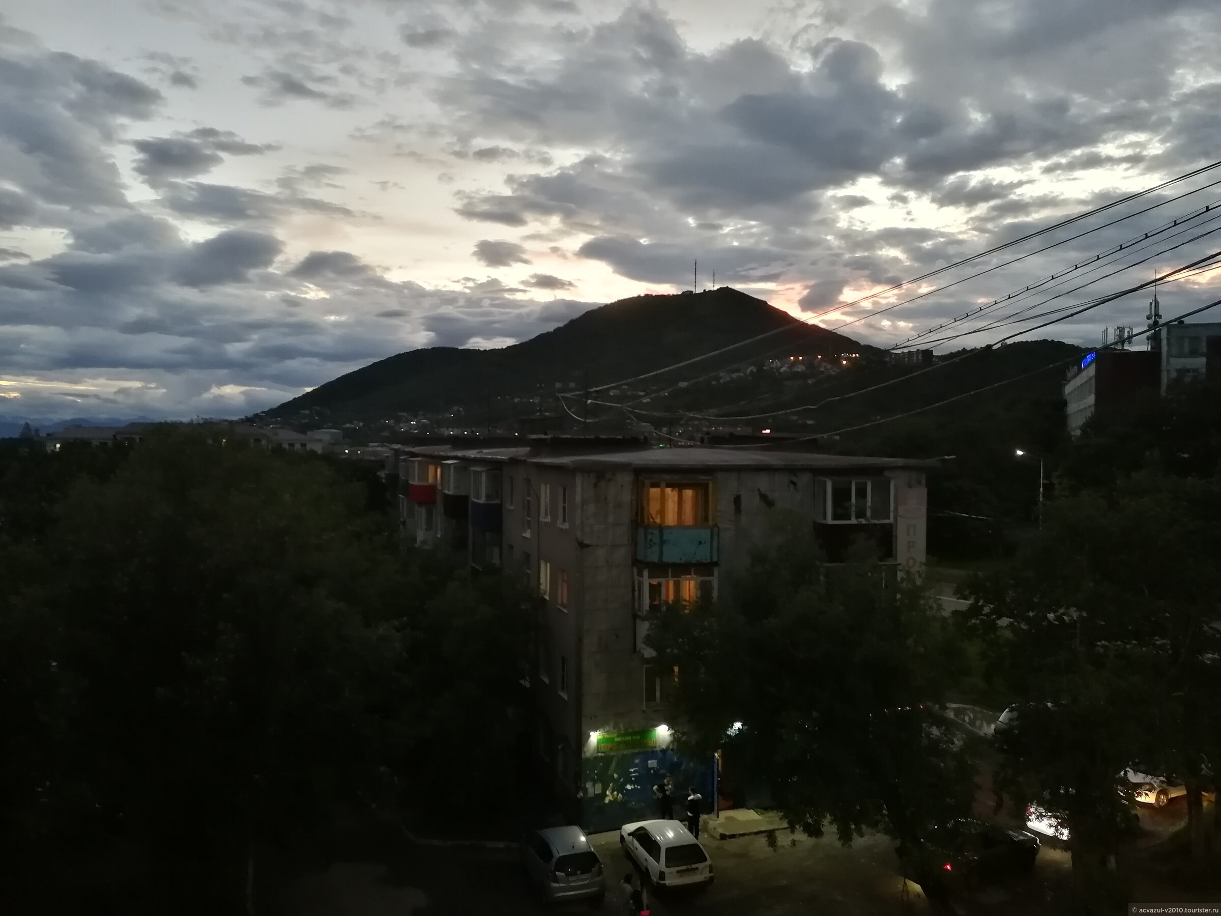 Время в петропавловске камчатском сейчас разница. В Петропавловске-Камчатском полночь. В Петропавловске-Камчатском полночь а в Москве. Петропавловск-Камчатский сейчас полночь. В Петропавловске Камчатском полночь смешное.