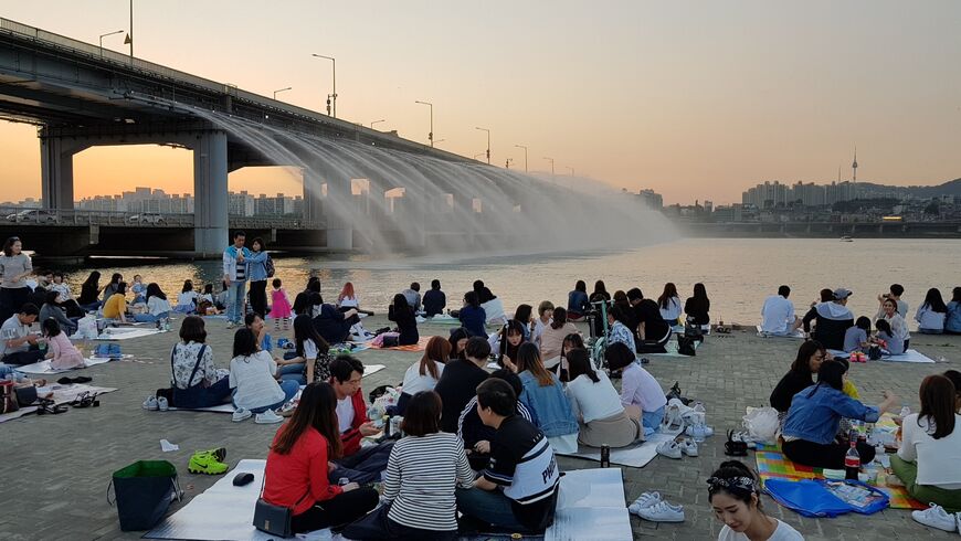 Мост «Фонтан радуги» в Сеуле