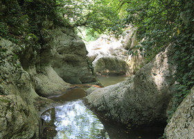 Агурское ущелье и Орлиные скалы