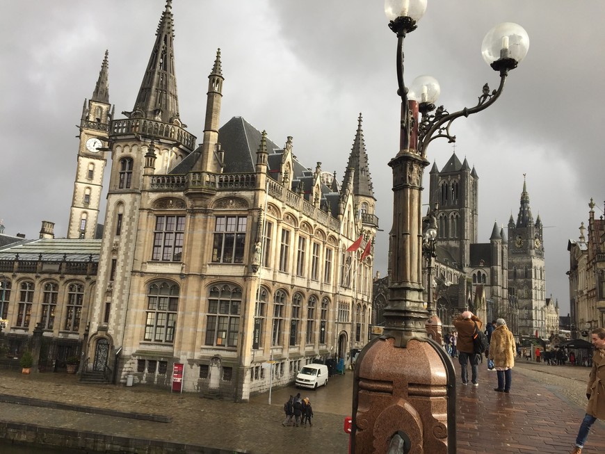 Бельгия — это вафли, писающие скульптуры, море пива и невероятно красивые города