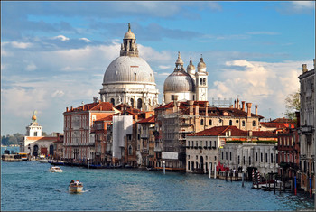 В Венеции ввели ограничения на движение по Большому каналу