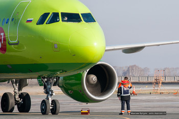 S7 Airlines без уведомления отменила одну из двух броней пассажира 