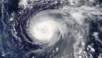 К Китаю движется мощный тайфун «Яги» 