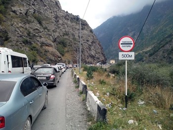 Автотуристов предупреждают об огромных очередях на границе с Грузией