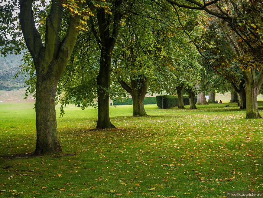 Парк рядом с дворцом Холлируд.