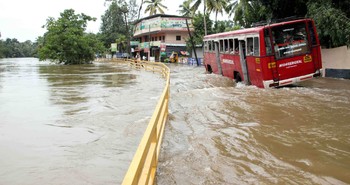 В Индии число жертв наводнений превысило 300 человек