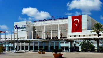 Пьяные туристы из РФ устроили погром в турецком отеле и пытались покинуть страну