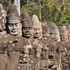 Статуи Богов у южных ворот Ангкор Тома