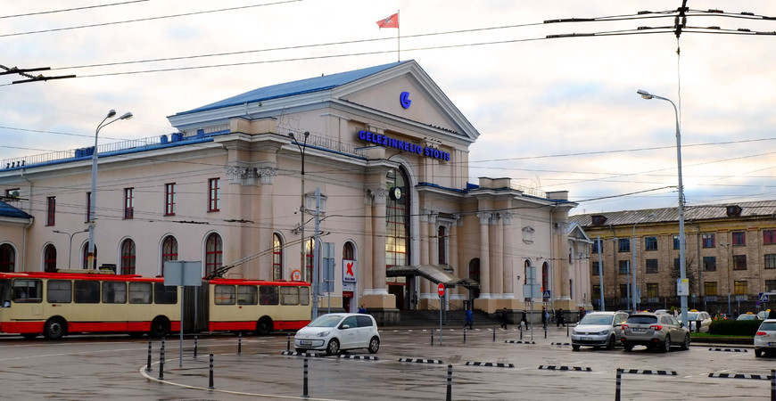 Вокзал гомеля телефон. Литва ЖД вокзал. Вокзал Вильнюс. Вильнюс Железнодорожный вокзал. Гомель ЖД вокзал.