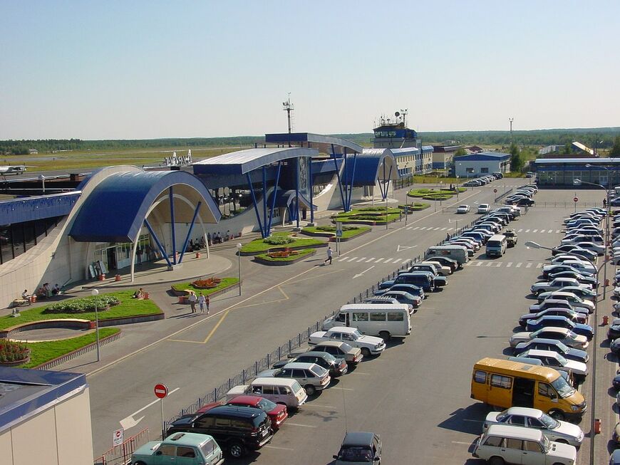 Международный аэропорт Сургута имени Фармана Салманова 