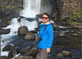Водопад по исландским меркам не высокий-всего 20 метров, но запечатлеть себя на фото-святое дело! 