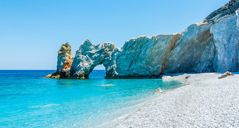 В Греции турист заплатил штраф в 1000 евро за воровство гальки на пляже 