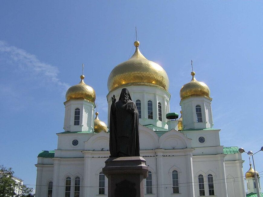 Памятник Дмитрию Ростовскому