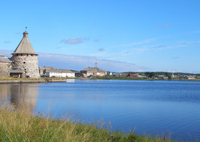 Большой Соловецкий остров: поселок и лагерь