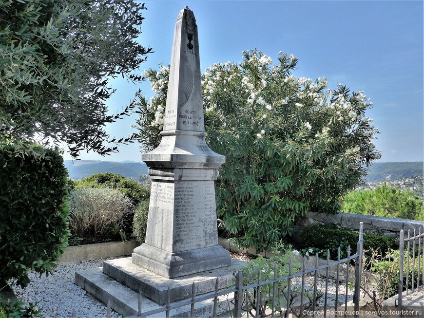 Памятник жителям Сен-Поля, погибшим в мировых войнах