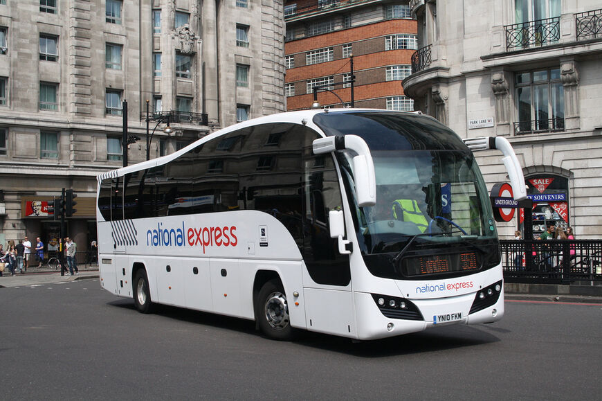 Автобус компании National Express 