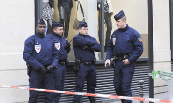 Нападение на прохожих в Париже: семеро пострадавших 