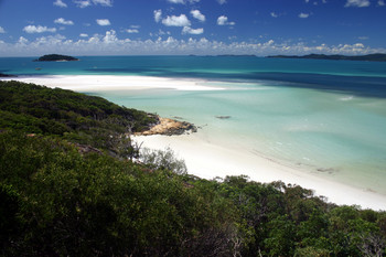 Туристы застряли на необитаемом острове в Австралии из-за испорченного надувного матраса