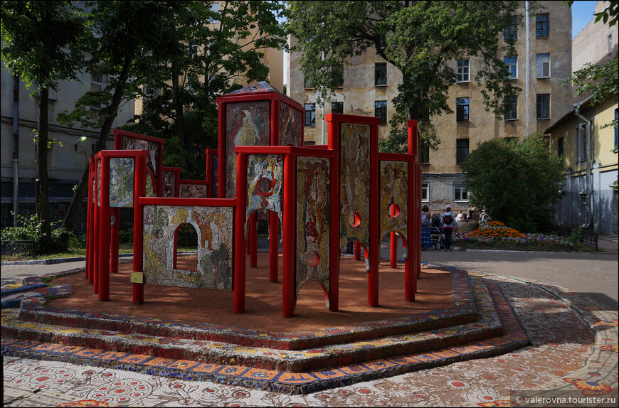 Мозаичный Олимпик - мозаичный Дворец, в котором представлено 64 картины, посвящённые различным сказкам и легендам.