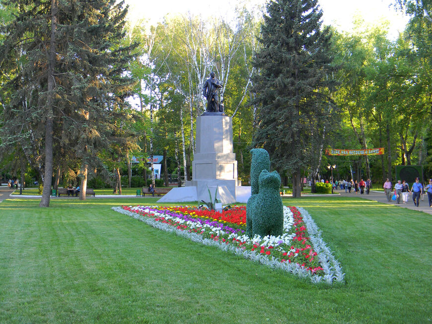 Памятник Ленину и Ученый кот
