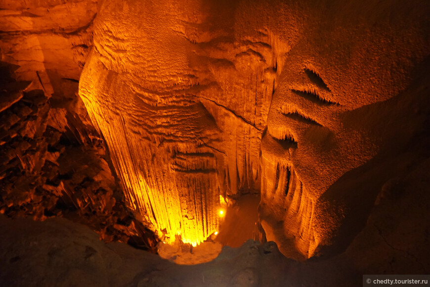 Застывшая Ниагара - один из самых популярных залов пещеры